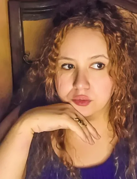 الكاتبة والمخرجة سارة عبد العزيز