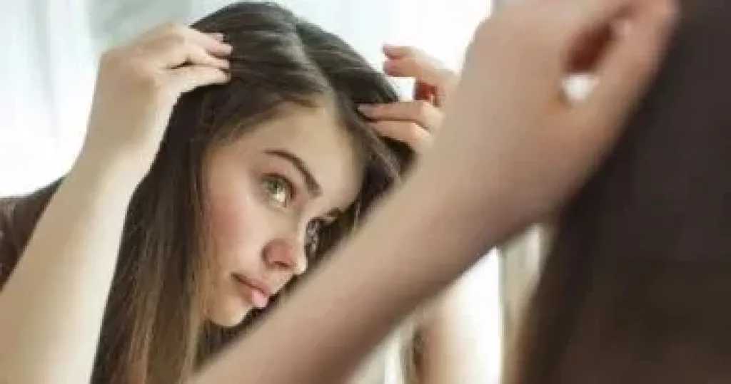 5 أخطاء شائعة تضر بشعرك وكيفية معالجتها طبيعيًا