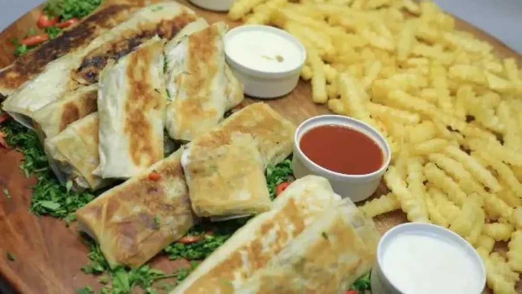 طريقة تحضير جلاش رول باللحم.. وصفة شهية بوصفة سهلة