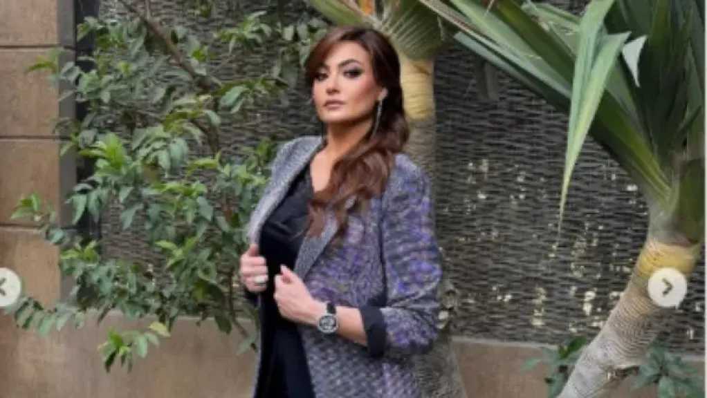 بشرى تخطف الأنظار بإطلالة راقية وأنيقة