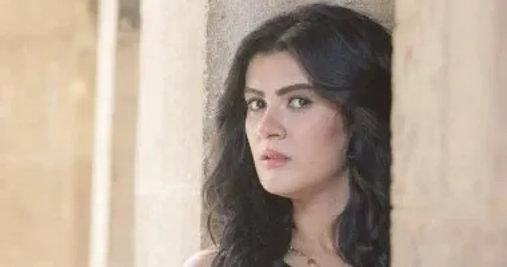 الفنانة ياسمينا المصري