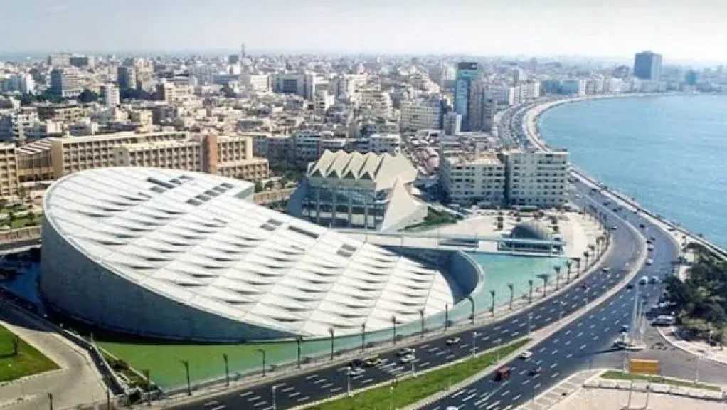 فصل طالبتين وإحالة مدير مدرسة ومسؤولي الإشراف للتحقيق بسبب مشاجرة