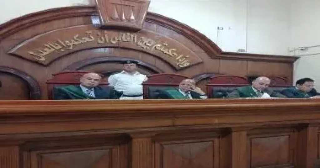 جنايات الزقازيق تقضي بالمؤبد على المتهمين بقتل عامل مطعم بسبب معاكسة زوجته