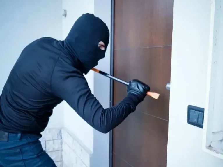 سرقة شقة 