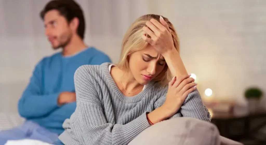 علامات العلاقة السامة: كيف تكتشف استنزاف شريكك لصحتك الجسدية؟