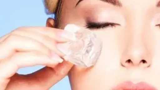 طرق طبيعية للعناية بالبشرة تمنحكِ الجمال بأقل تكلفة