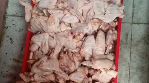 ضبط سيارة نقل محملة بـ 1.1 طن دواجن فاسدة بمنافذ بورسعيد