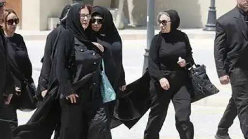 عاجل.. جثمان الفنان هاني شاكر يصل لمسجد أبو شقة ملفوفا بعلم مصر