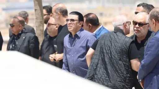 نجوم الفن والإعلام يودعون أمير الغناء العربي في جنازة مهيبة