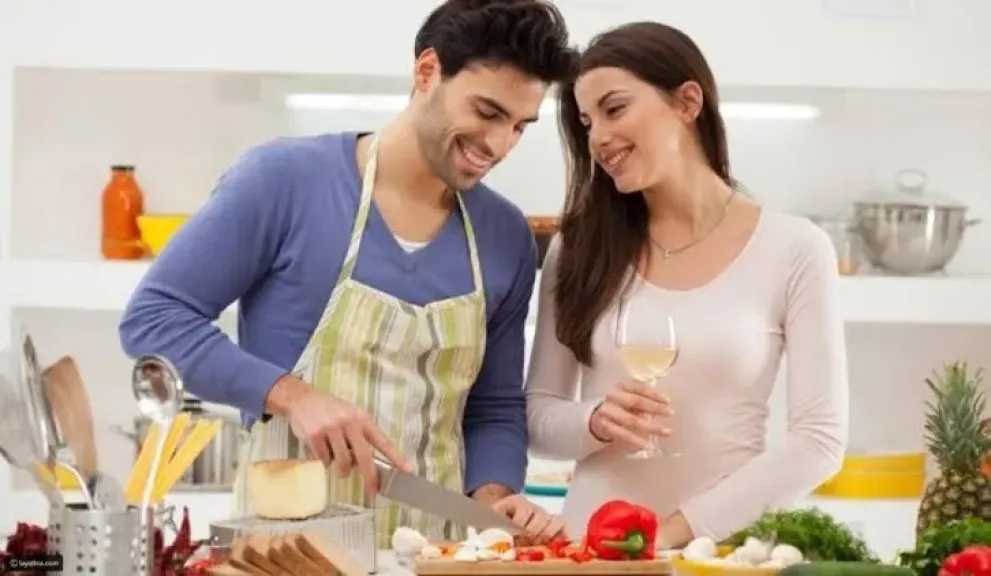 دراسة تكشف.. مشاركة الرجال في الأعمال المنزلية تعزز الرغبة الجنسية