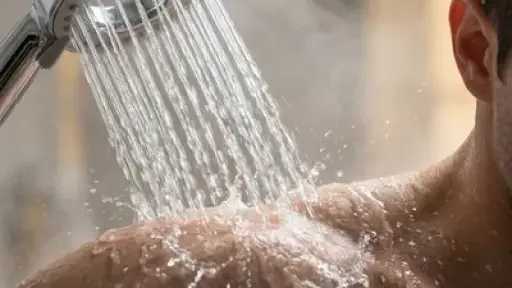 الإفتاء: تأخير الغُسل من الجنابة جائز مع الحفاظ على الصلاة في وقتها