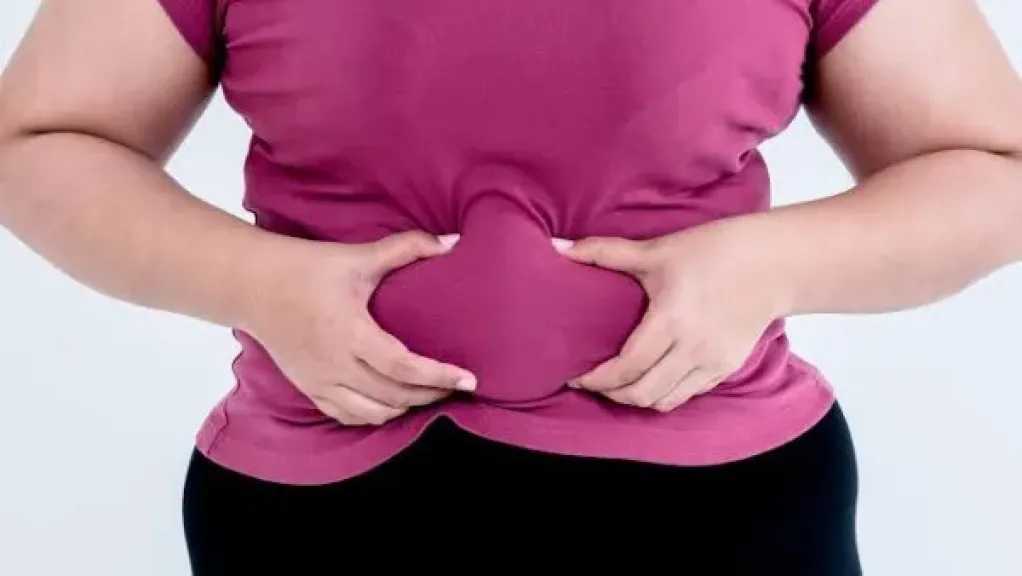 دهون البطن.. مشكلة تؤرق النساء رغم الحمية الغذائية