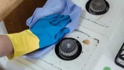 طرق فعالة لتنظيف عيون البوتاجاز والتخلص من الدهون المتراكمة بسهولة