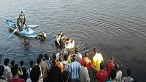 سيدة تلقي بنفسها وطفليها في النيل بقنا.. إنقاذها وانتشال جثة رضيع والبحث... سيدة تلقي بنفسها وطفليها في النيل بقنا.. إنقاذها وانتشال جثة رضيع والبحث مستمر عن طفلة