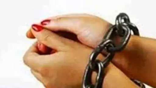 حبس معلمة حضانة متهمة بقتل طفلة والقاء جثتها في ترعة بأبوقرقاص