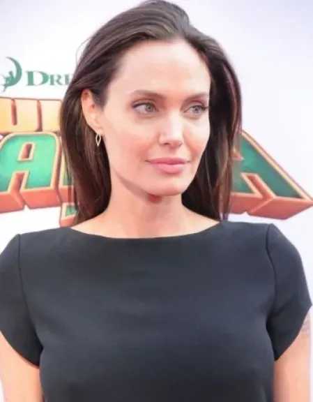 أنجلينا جولي تكشف عن فيلمها الجديد ”Couture” المستوحى من حياتها الشخصية