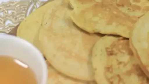 وصفة سهلة وشهية.. خطوات تحضير بان كيك بالجبنة القريش