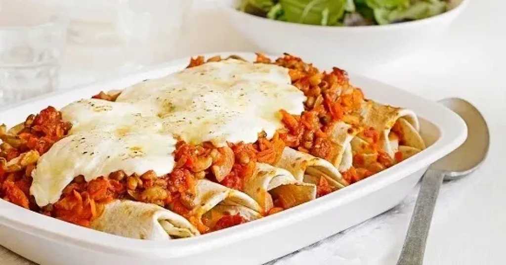 طريقة تحضير الإنشيلادا المكسيكية.. وجبة شهية سهلة الخطوات وغنية بالمذاق