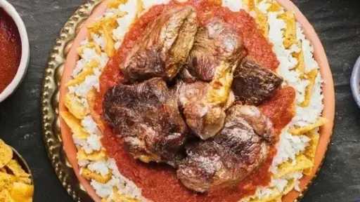فتة الأرز واللحم.. طبق عيد الأضحى الشهي بطابع الجدات ولمسة عصرية فتة الأرز واللحم.. طبق عيد الأضحى الشهي بطابع الجدات ولمسة عصرية