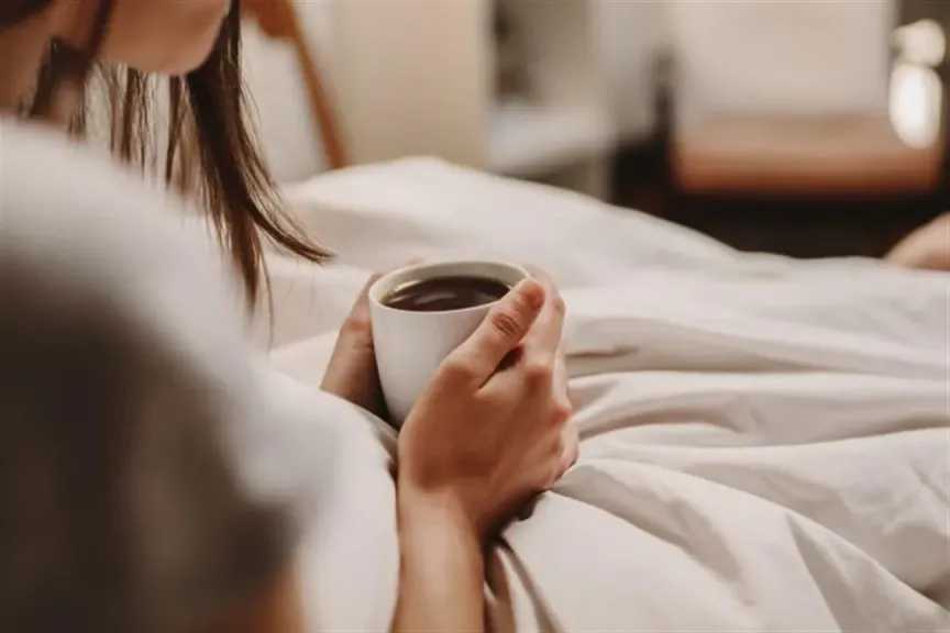 أفضل أطعمة ومشروبات تساعد على النوم السريع وعلاج الأرق ليلاً