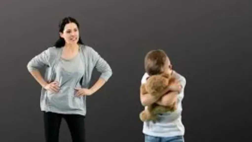 الأمهات النرجسيات بعد الستين.. كيف تؤثر سلوكياتهن على الأبناء والأحفاد؟
