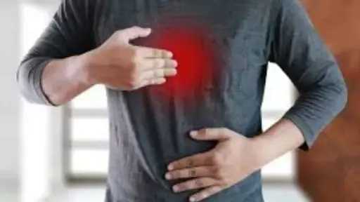 بعد ولائم عيد الأضحى.. نصائح لتخفيف الحموضة وحرقة المعدة