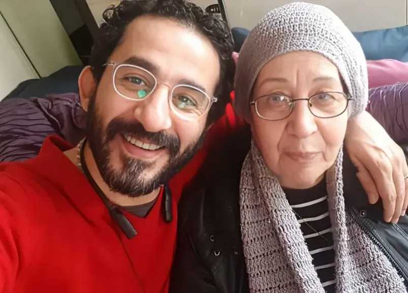 وفاة والدة الفنان أحمد حلمي وتشييع الجنازة اليوم في مقابر الشموت ببنها