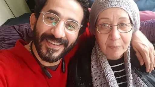 وفاة والدة الفنان أحمد حلمي وتشييع الجنازة اليوم في مقابر الشموت ببنها