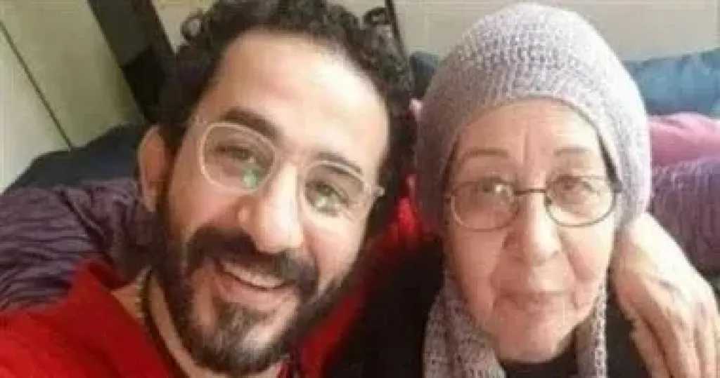 أعطيتنى سنين عمرك.. أول تعليق من أحمد حلمى بعد رحيل والدته