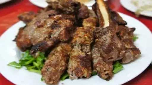 وكالة معايير الغذاء تُحذر من مخاطر تناول لحم الضأن غير المطهو جيداً