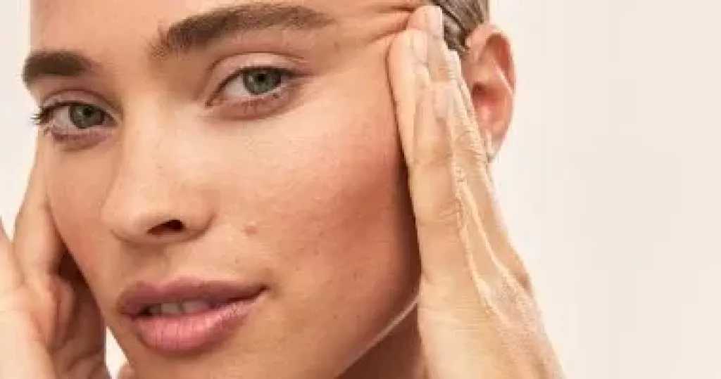 طرق بسيطة لمكافحة ترهل البشرة والحفاظ على شبابها