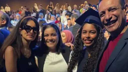 وسط أجواء عائلية مؤثرة.. ابنة شيرين عبد الوهاب تحتفل بالتخرج بحضور والدها وزينة
