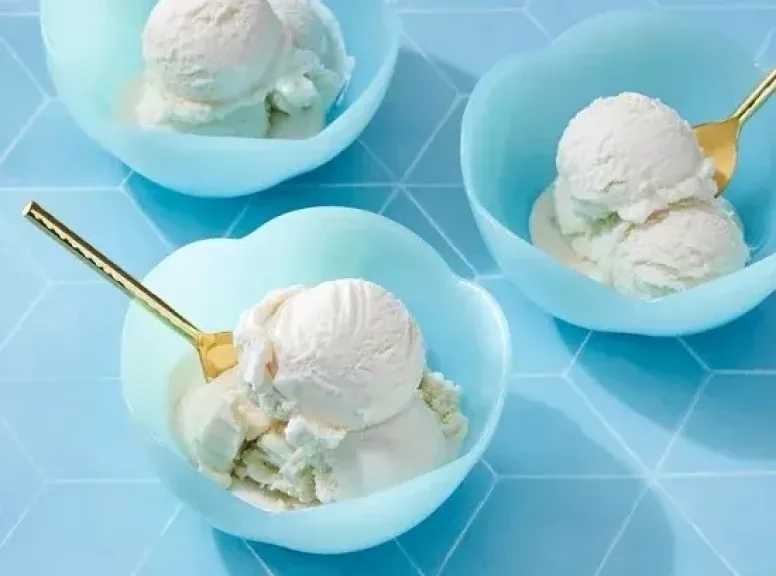 طرق سهلة لتحضير آيس كريم الفانيليا في المنزل خلال الطقس الحار