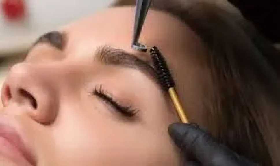 دار الإفتاء توضح أحكام النمص وإزالة شعر الحاجبين للنساء