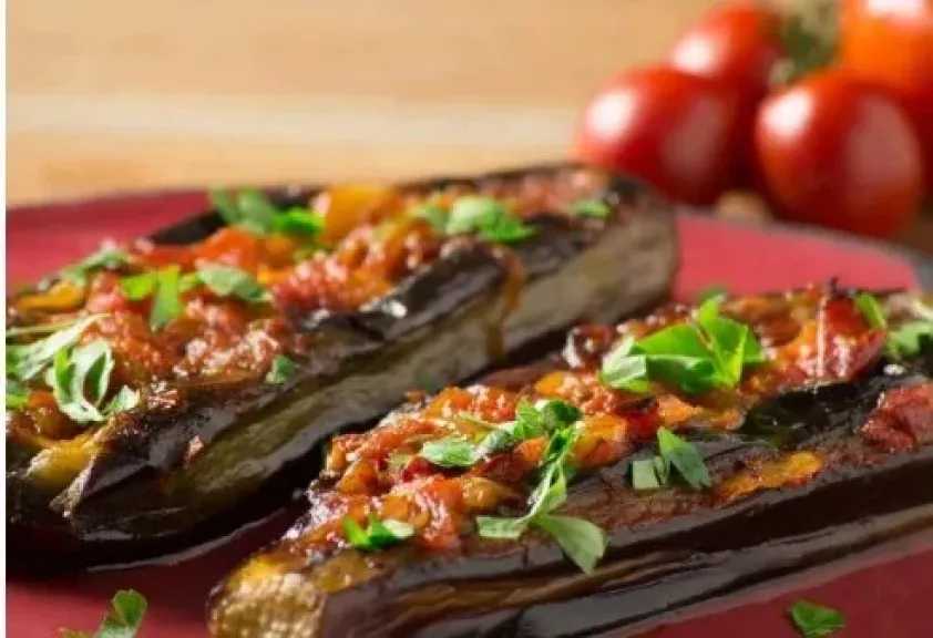 الباذنجان بهريسة الشطة.. طبق جانبي بمذاق شرقي لا يُقاوم