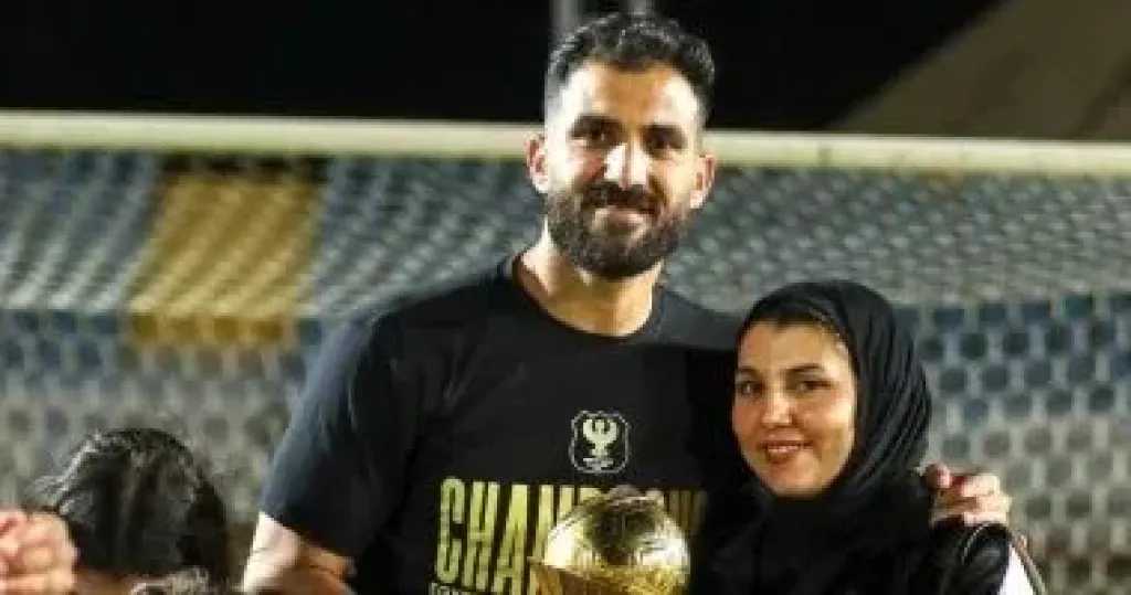 بصورة مع زوجته.. عصام ثروت يعرب عن سعادته بتتويج المصري بكأس عاصمة مصر