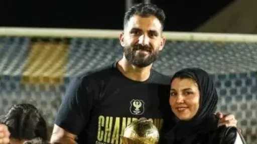 بصورة مع زوجته.. عصام ثروت يعرب عن سعادته بتتويج المصري بكأس عاصمة... بصورة مع زوجته.. عصام ثروت يعرب عن سعادته بتتويج المصري بكأس عاصمة مصر