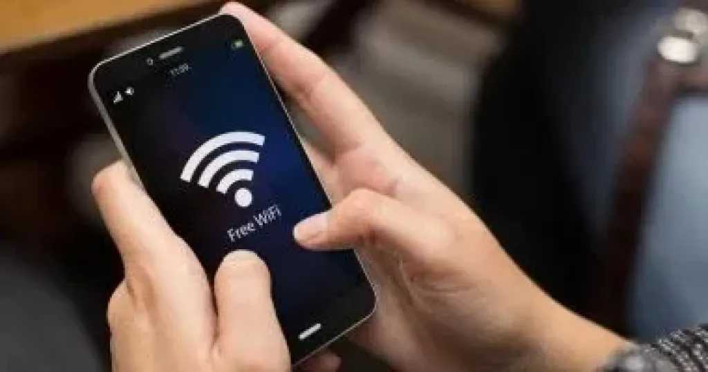 جنايات الإسكندرية تقضي بسجن موظف 10 سنوات لابتزاز سيدة إلكترونيًا