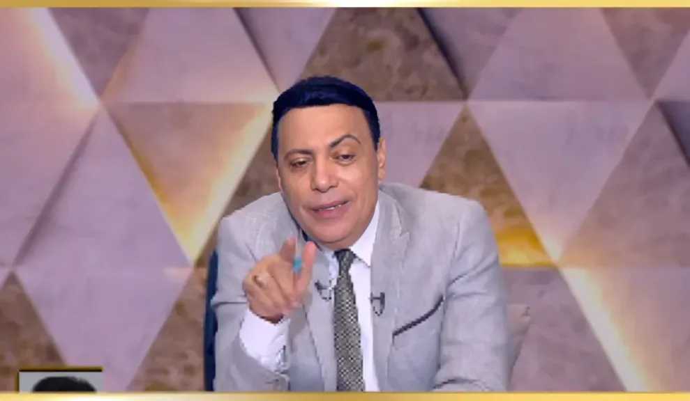 ناقد يكشف لـ الغيطي سر هجـــــ ــــــوم عبدالعزيز مخيون على عادل إمام.. فيديو