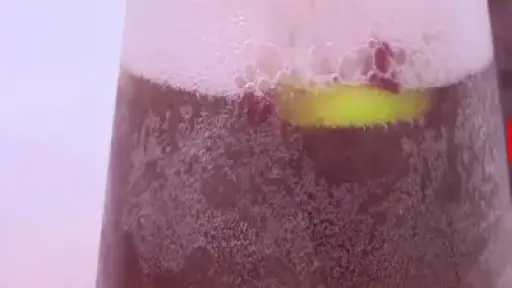 طريقة سهلة لتحضير آيس تي بالعنب في المنزل طريقة سهلة لتحضير آيس تي بالعنب في المنزل