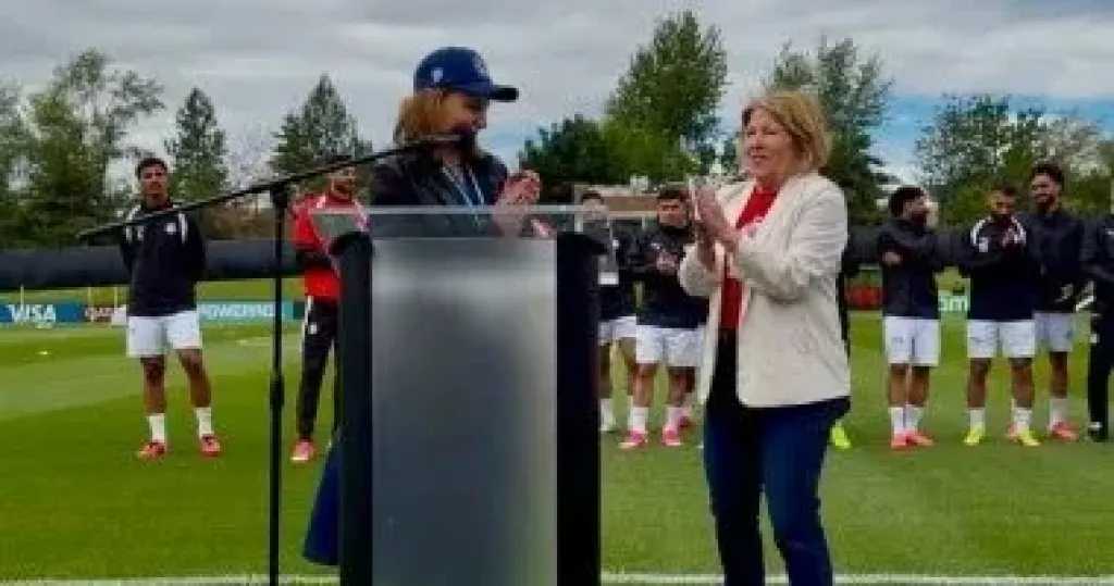 رئيسة جامعة جونزاجا تزور تدريبات منتخب مصر استعدادًا لمواجهة بلجيكا في كأس العالم 2026