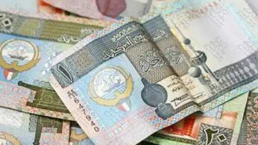 سعر الدينار الكويتي اليوم أمام الجنيه المصري.. استقرار نسبي وترقب لتحركات سوق العملات