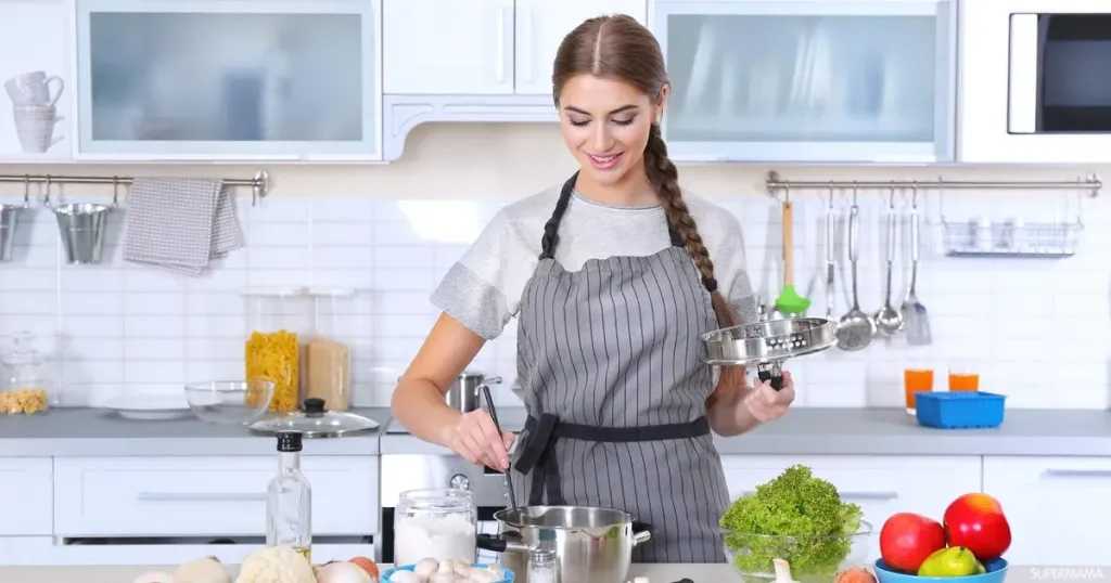 فوائد الطهي المنزلي للصحة والأسرة.. لماذا يجب الابتعاد عن الوجبات الجاهزة؟
