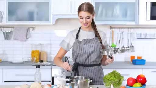 فوائد الطهي المنزلي للصحة والأسرة.. لماذا يجب الابتعاد عن الوجبات الجاهزة؟