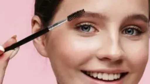 وصفات طبيعية لتكثيف الحواجب.. مكونات بسيطة تمنحكِ مظهرًا أكثر جاذبية