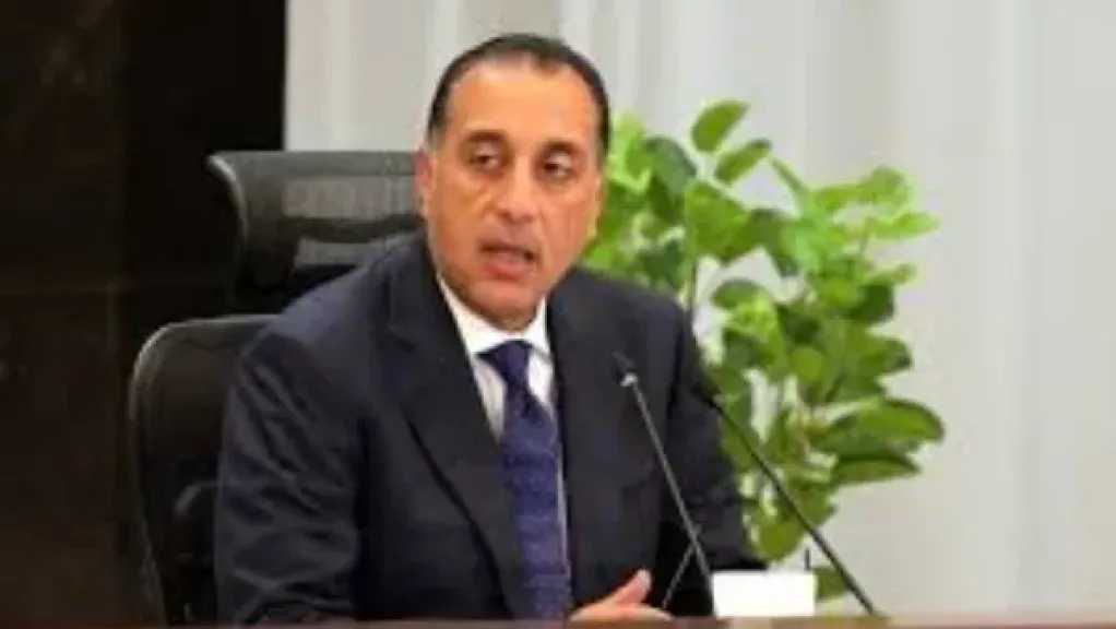 رئيس الوزراء يناقش مستجدات المشروعات ومتابعة الخدمات في الاجتماع الأسبوعي للحكومة