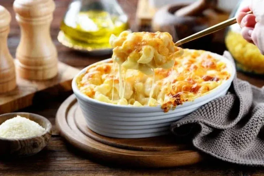 المكرونة بصوص الجبن
