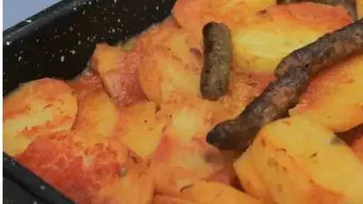 وصفة صينية البطاطس بالسجق.. طبق شهي وسهل التحضير في المنزل