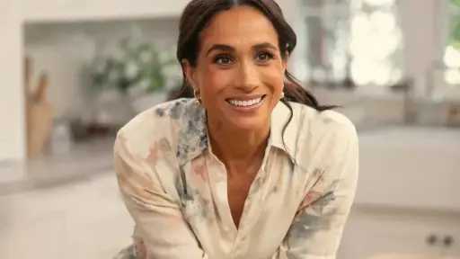ميجان ماركل تطلق مشروب الماتشا بنكهة الفراولة وسط تقارير عن تحديات مالية... ميجان ماركل تطلق مشروب الماتشا بنكهة الفراولة وسط تقارير عن تحديات مالية محتمَلة