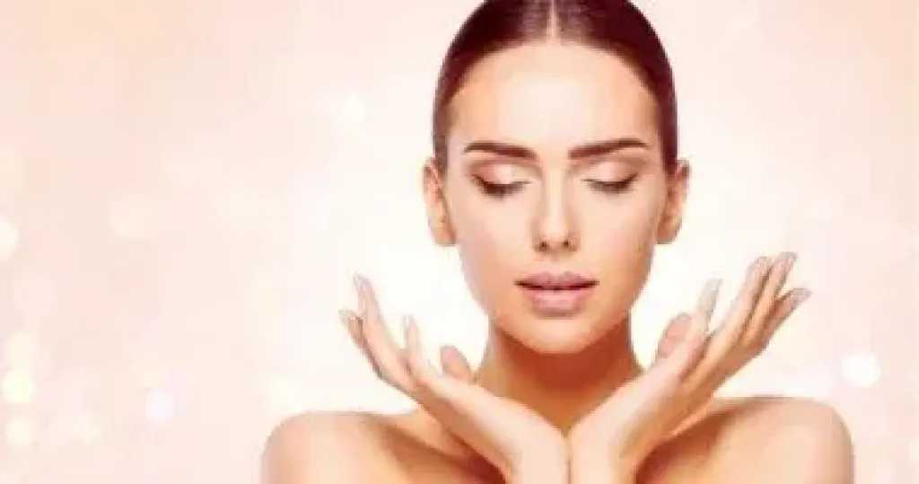 البشرة تنهض ضد الزمن.. أسرار التجديد وسبل الوقاية من علامات التقدم في العمر